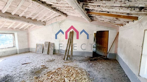 intera palazzina in vendita a Borgo a Mozzano in zona Partigliano