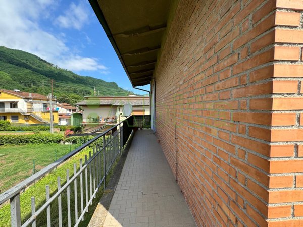 casa indipendente in vendita a Borgo a Mozzano in zona Piano della Rocca