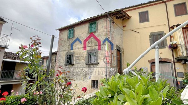 intera palazzina in vendita a Borgo a Mozzano in zona Cune