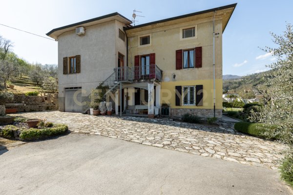 casa indipendente in vendita a Borgo a Mozzano in zona Valdottavo