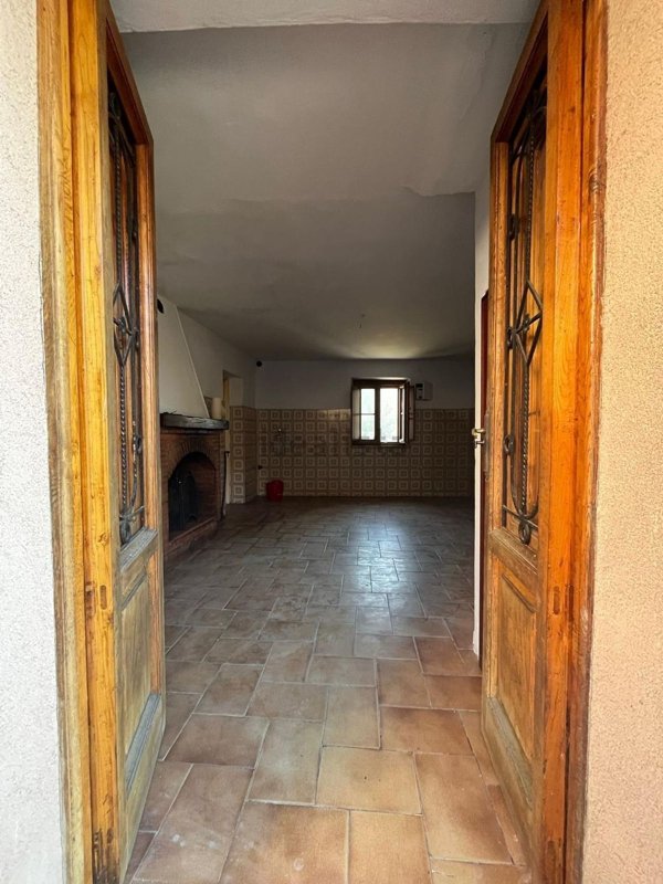 intera palazzina in vendita a Borgo a Mozzano in zona Domazzano