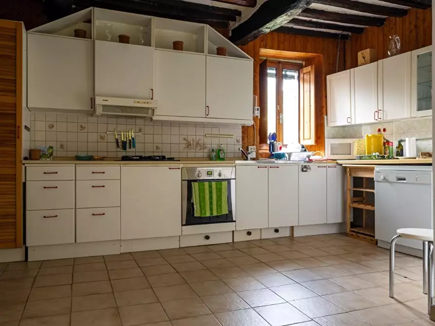 intera palazzina in vendita a Borgo a Mozzano in zona Gioviano
