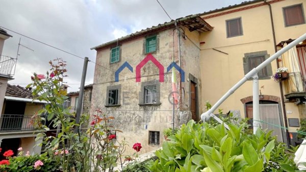 casa indipendente in vendita a Borgo a Mozzano in zona Cune