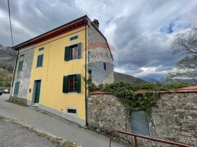 casa indipendente in vendita a Borgo a Mozzano