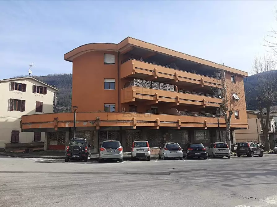 locale di sgombero in vendita a Borgo a Mozzano