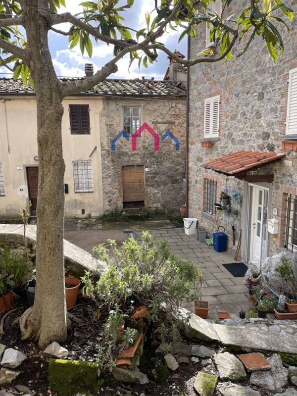 casa indipendente in vendita a Borgo a Mozzano in zona Partigliano