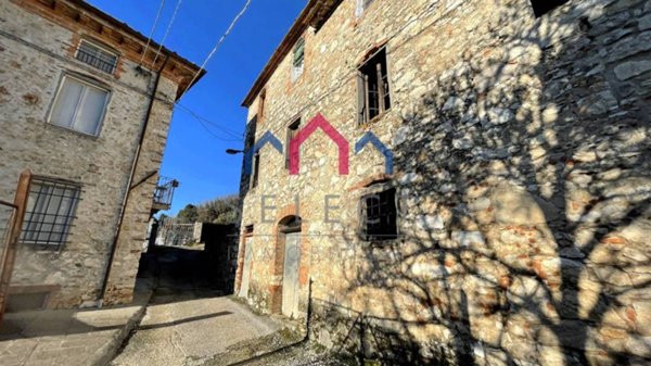 appartamento in vendita a Borgo a Mozzano in zona Domazzano