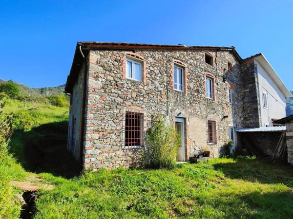 casa indipendente in vendita a Borgo a Mozzano in zona Valdottavo