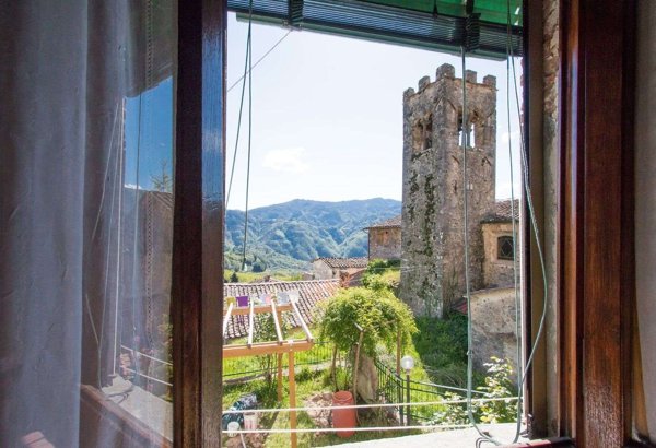 intera palazzina in vendita a Borgo a Mozzano in zona Oneta
