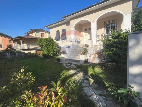 casa indipendente in vendita a Borgo a Mozzano in zona Diecimo