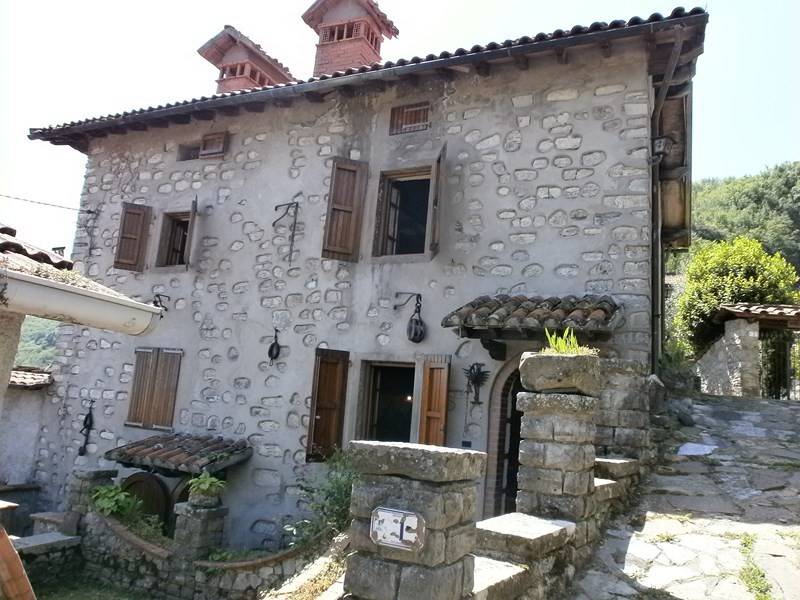 casa indipendente in vendita a Borgo a Mozzano