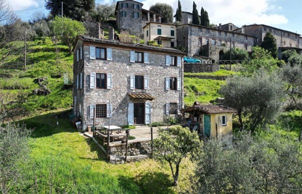 casa indipendente in vendita a Borgo a Mozzano in zona Valdottavo