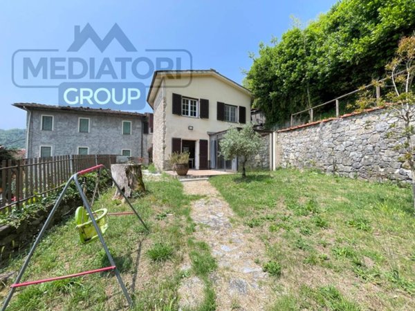 casa indipendente in vendita a Borgo a Mozzano in zona Valdottavo