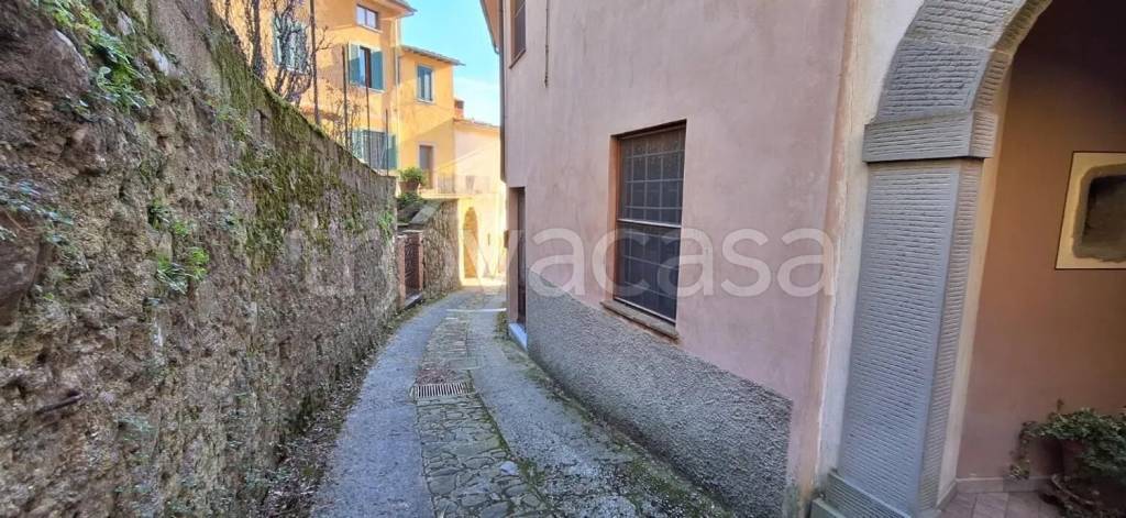 casa indipendente in vendita a Borgo a Mozzano in zona Cune