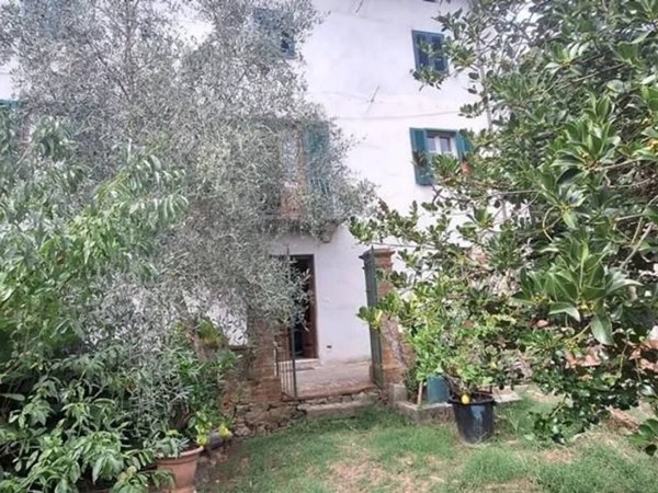 casa indipendente in vendita a Borgo a Mozzano in zona Partigliano