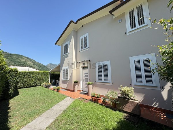casa indipendente in vendita a Borgo a Mozzano in zona Valdottavo