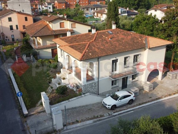 casa indipendente in vendita a Borgo a Mozzano in zona Diecimo