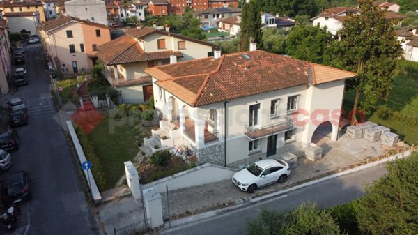 casa indipendente in vendita a Borgo a Mozzano in zona Diecimo