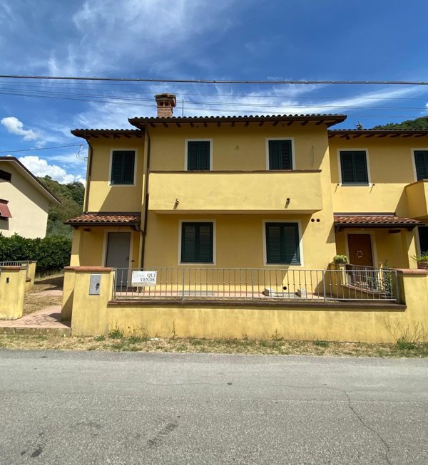 casa indipendente in vendita a Borgo a Mozzano in zona Anchiano
