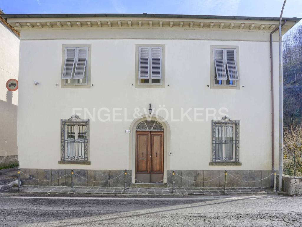 casa indipendente in vendita a Borgo a Mozzano in zona Chifenti