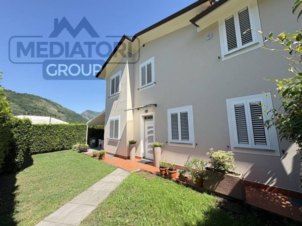 casa indipendente in vendita a Borgo a Mozzano in zona Valdottavo