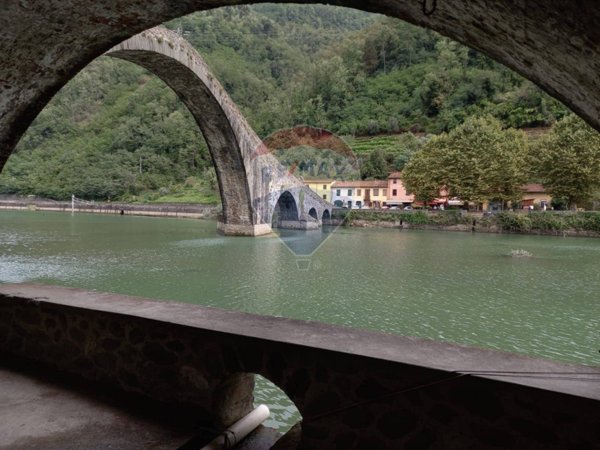 negozio in vendita a Borgo a Mozzano in zona Piano della Rocca