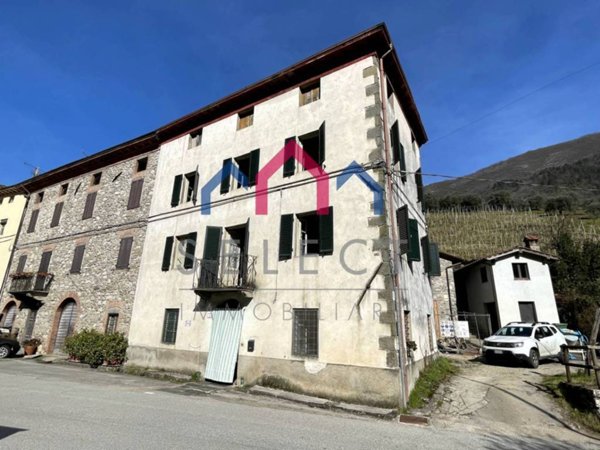 casa indipendente in vendita a Borgo a Mozzano in zona Dezza