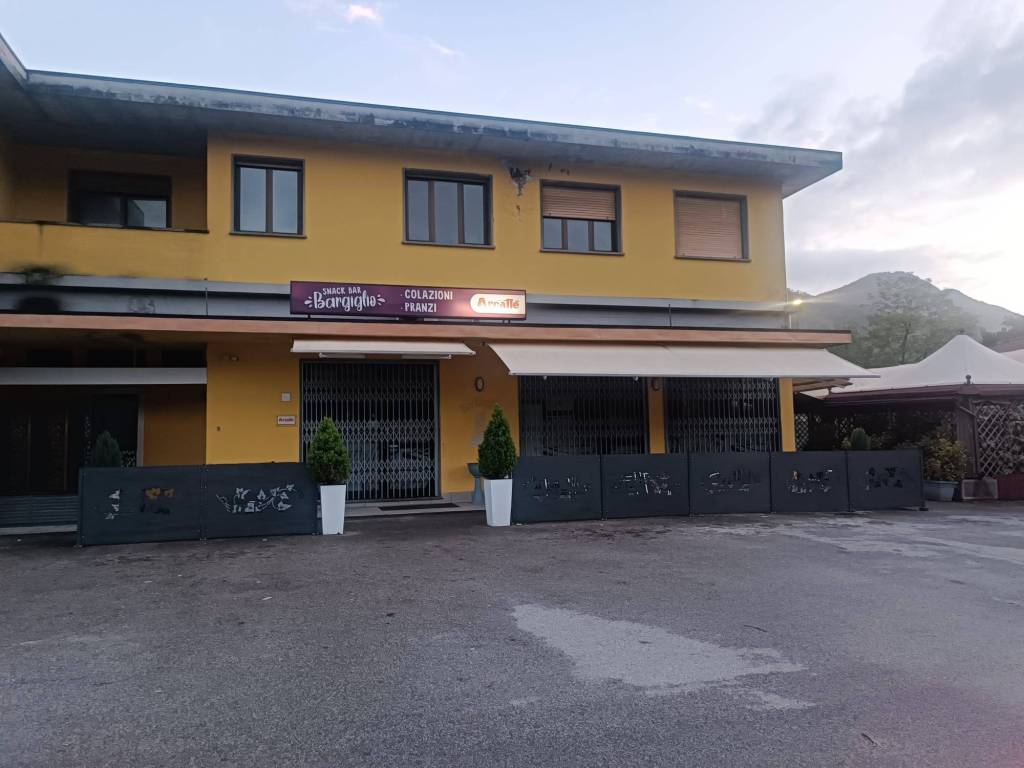 locale commerciale in vendita a Borgo a Mozzano