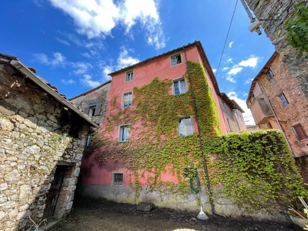 casa indipendente in vendita a Borgo a Mozzano in zona San Romano
