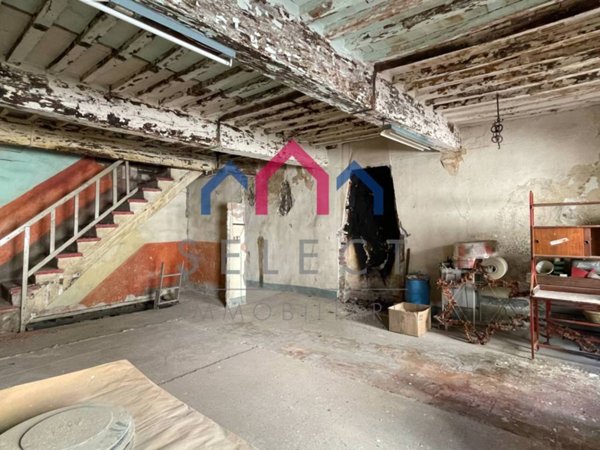 negozio in vendita a Borgo a Mozzano