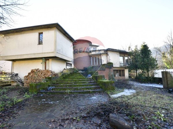 casa indipendente in vendita a Borgo a Mozzano in zona Chifenti