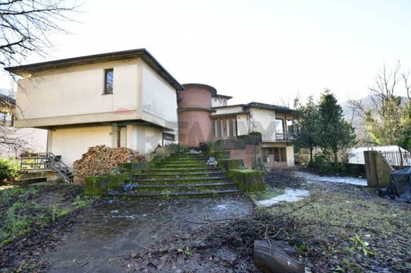 casa indipendente in vendita a Borgo a Mozzano in zona Chifenti