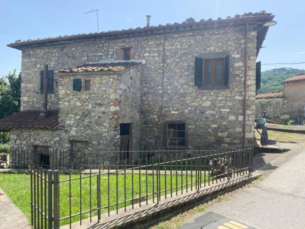 casa indipendente in vendita a Borgo a Mozzano in zona Valdottavo