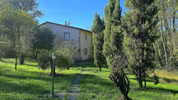casa indipendente in vendita a Borgo a Mozzano in zona Valdottavo