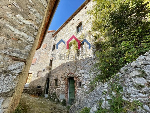 casa indipendente in vendita a Borgo a Mozzano