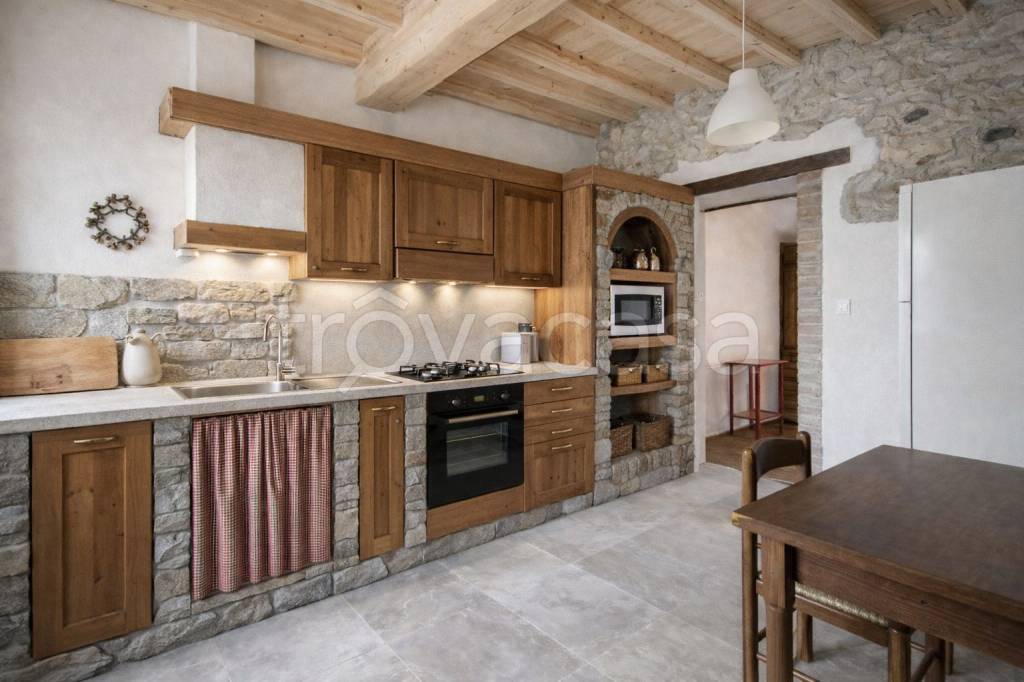 casa indipendente in vendita a Borgo a Mozzano in zona San Romano