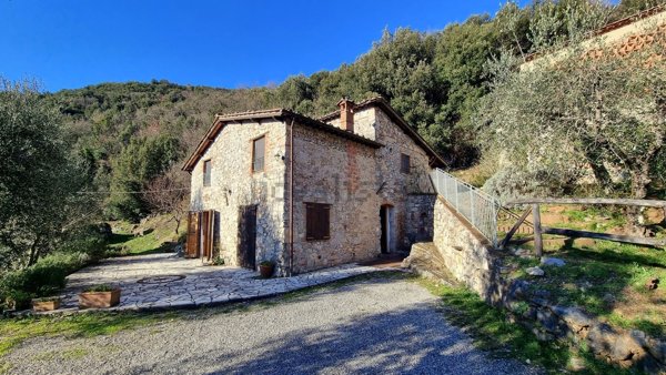 casale in vendita a Borgo a Mozzano in zona Valdottavo