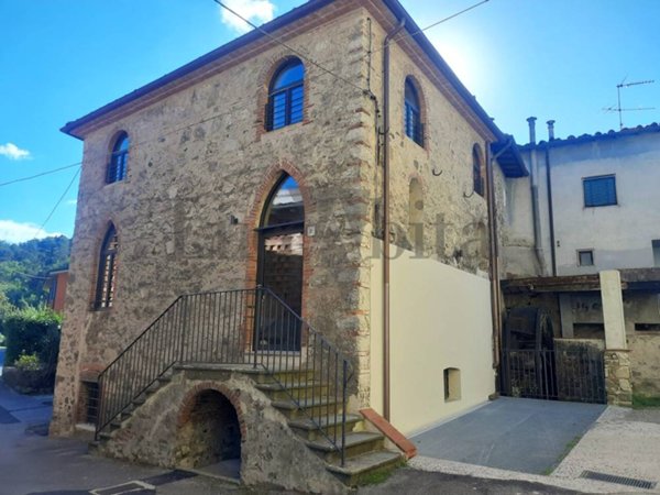 casa indipendente in vendita a Borgo a Mozzano in zona Valdottavo