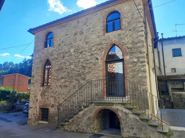 casa indipendente in vendita a Borgo a Mozzano in zona Valdottavo