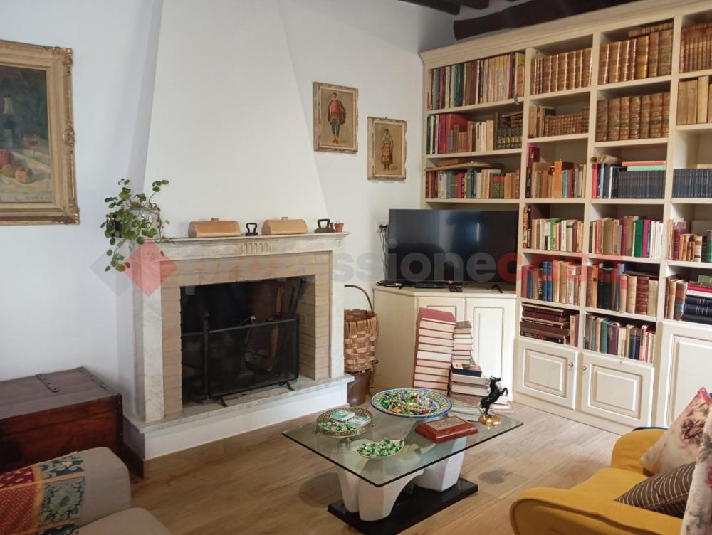 casa indipendente in vendita a Borgo a Mozzano in zona Dezza