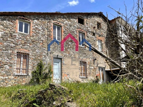 casa indipendente in vendita a Borgo a Mozzano in zona Valdottavo