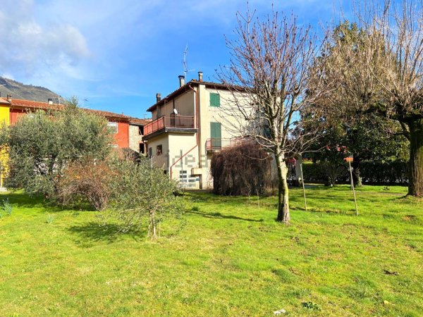 casa indipendente in vendita a Borgo a Mozzano in zona Diecimo