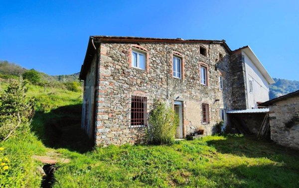 casa indipendente in vendita a Borgo a Mozzano in zona Valdottavo