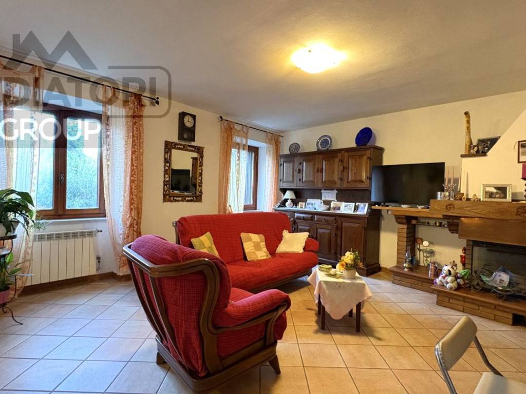 casa indipendente in vendita a Borgo a Mozzano in zona Diecimo