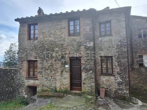 casa indipendente in vendita a Borgo a Mozzano in zona Partigliano