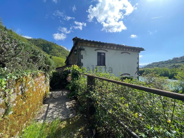 casa indipendente in vendita a Borgo a Mozzano