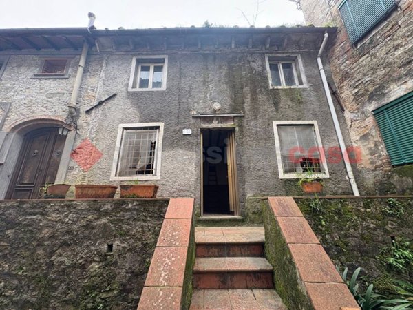 casa indipendente in vendita a Borgo a Mozzano in zona Tempagnano