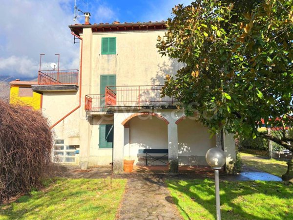 casa indipendente in vendita a Borgo a Mozzano in zona Diecimo