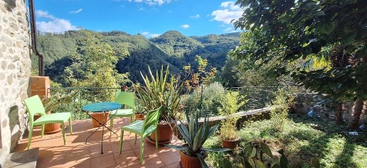 casa indipendente in vendita a Borgo a Mozzano in zona Gioviano