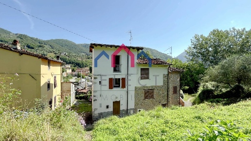 casa indipendente in vendita a Borgo a Mozzano in zona Valdottavo